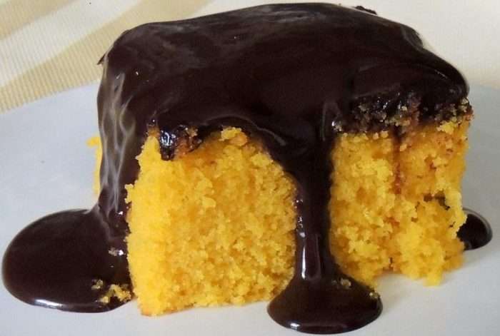 Receita de Bolo de cenoura feito com Farinha de Trigo, Óleo, Maizena, Ovos e Margarina