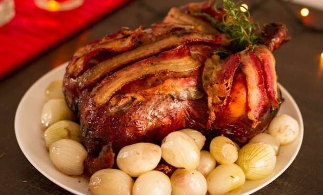 Receita de Chester com Bacon e Stuffing de Ervas