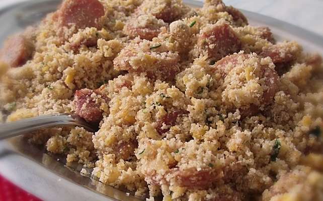 Receita de Farofa Simples com bacon e calabresa
