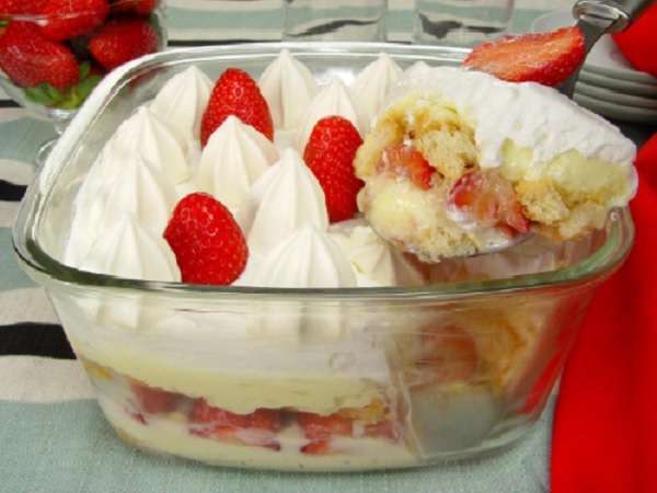 Pavê de Morango | 15 Melhores Receitas de Pavê de Morango para melhorar seu cardápio de Sobremesas Deliciosas e Diferentes Receita de Pavê de Morango Para o Natal