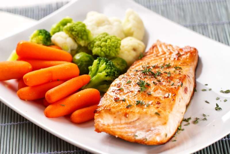 Receita de Salmão grelhado com legumes