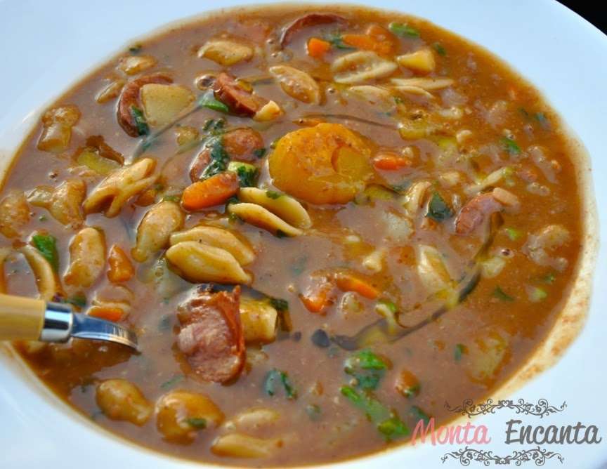 Receita de Sopa de Feijão com macarrão e legumes