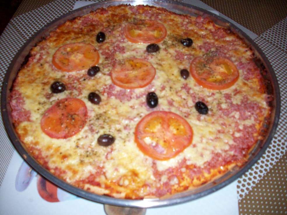 Pizza de liquidificador com Calabresa na Forma