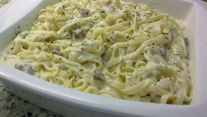 Receita de Almoço Rápido de Macarrão com Molho Branco