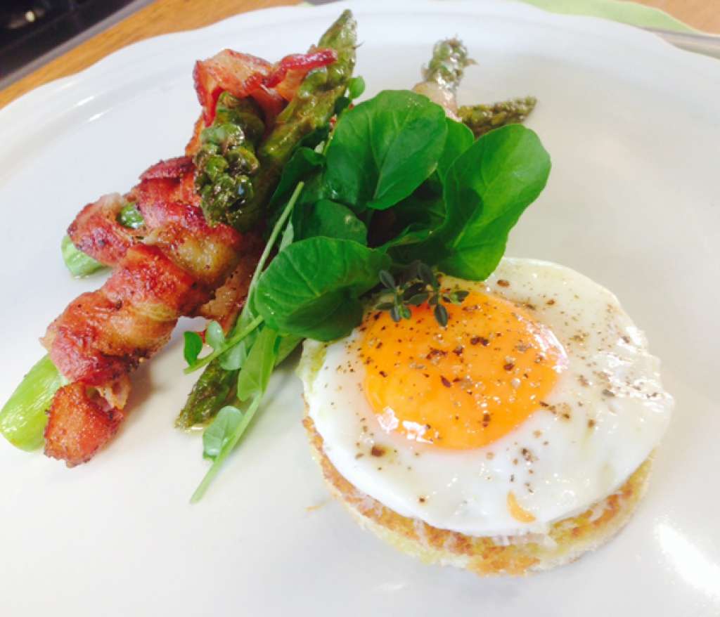 Receita de Aspargos Grelhados com Bacon e Ovo