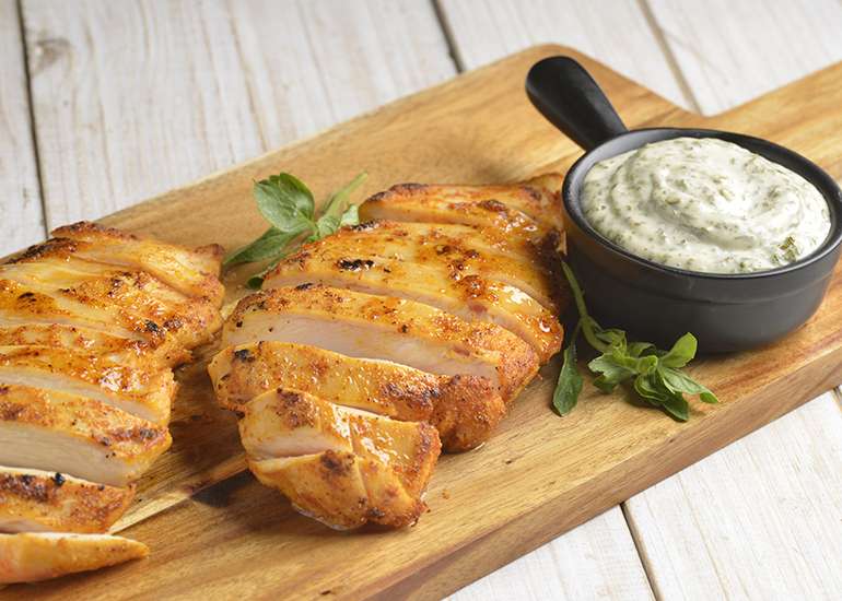 Receita de Filé de Frango com Páprica Doce e Pasta de Manjericão