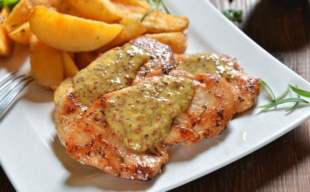 Receita de Filé de frango assado com creme de cebola