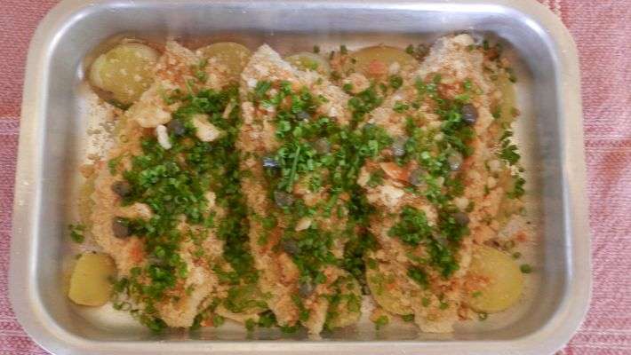 Receita de Filé de linguado assado com crostas de pão e cheiro verde