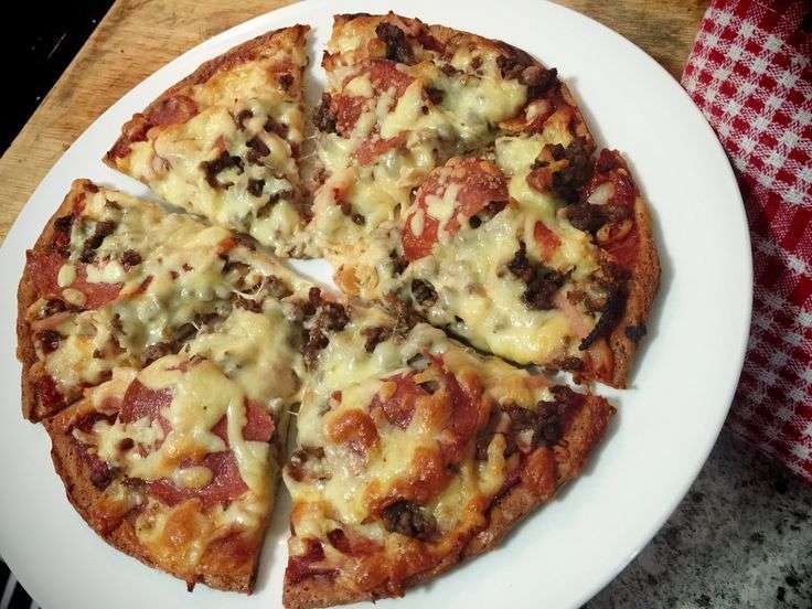 Receita de Massa de Pizza Low Carb Crocante Recheada