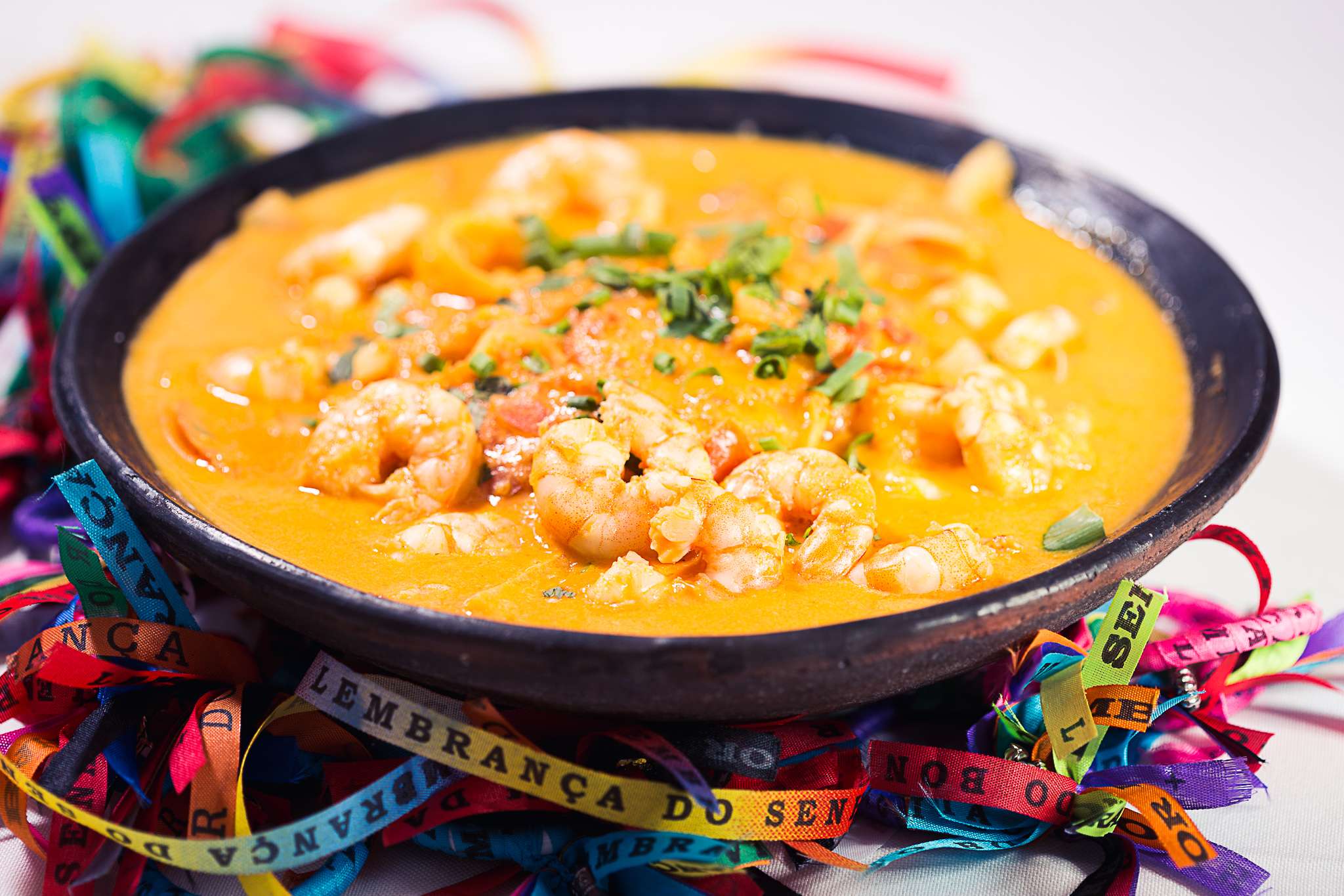Receita de Moqueca baiana com camarão e farofa de banana