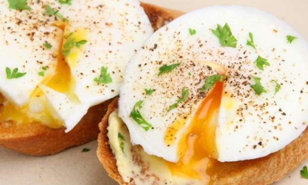 Receita de Ovo poche para Almoço Simples