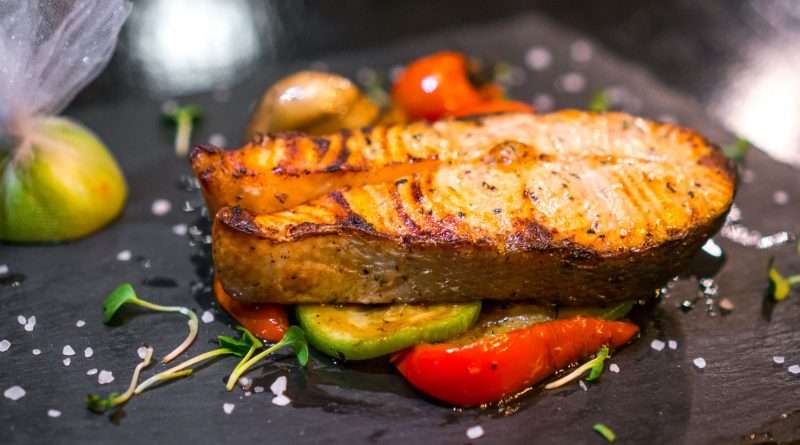 Receita de Peixe Assado e Recheado no Forno