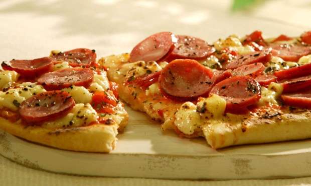 Receita de Pizza Prática no Liquidificador de Calabresa
