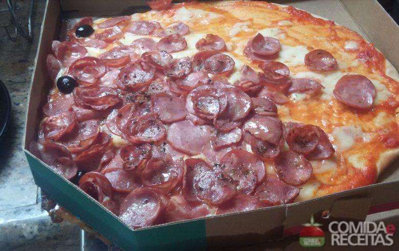 Receita de Pizza de calabresa especial