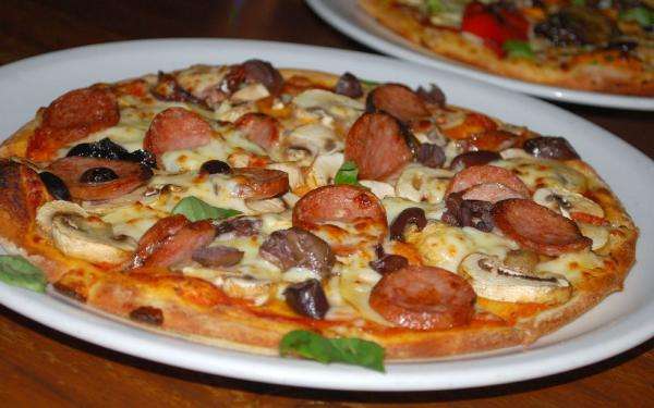 Receita de Pizza de liquidificador de calabresa