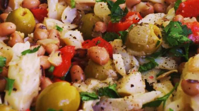 Receita de Salada de Feijão Frade com Bacalhau