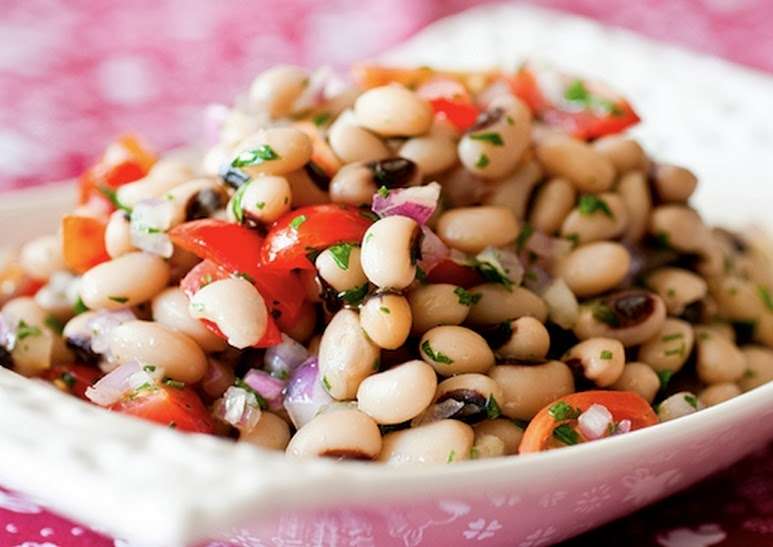 Receita de Salada de Feijão Fradinho com Tomate
