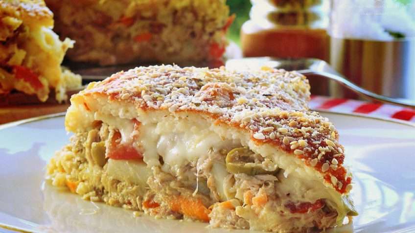 Receita de Torta de liquidificador com recheio de frango e cenoura