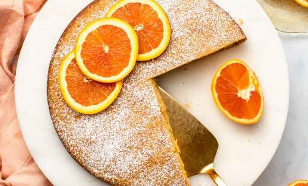Bolo de casca de laranja delicioso e simples
