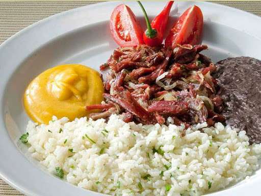 Receita de Carne seca com purê de abóbora e couve