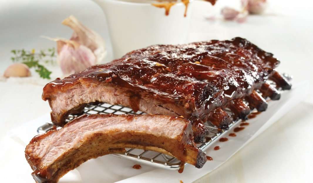 Receita de Costelinha de porco no forno simples e suculenta