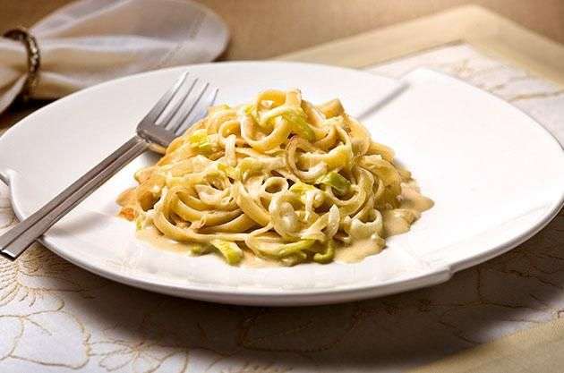 Receita de Espaguete à carbonara de salmão