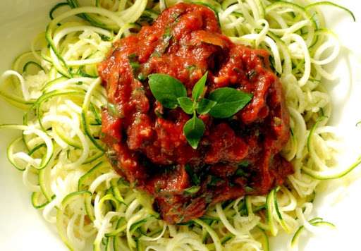 Receita de Espaguete de abobrinha ao molho bolonhesa