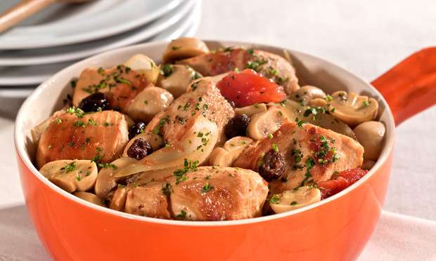 Receita de Frango de panela ao molho de tomate e cogumelos