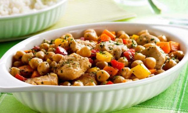 Receita de Grão de bico com frango e legumes