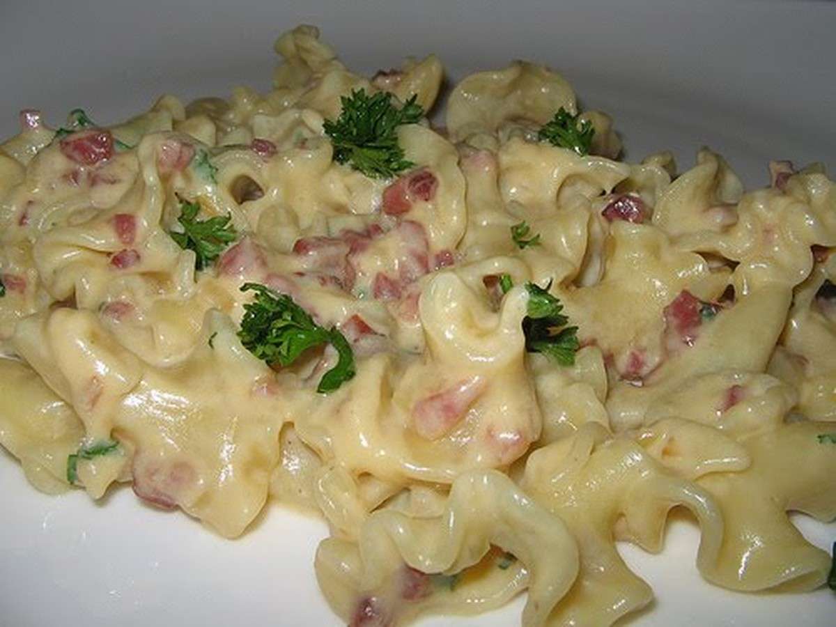 Receita de Macarrão a Carbonara com Linguiça