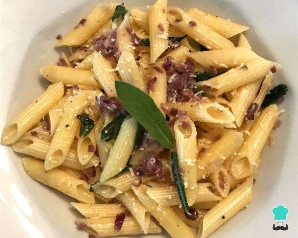 Receita de Macarrão penne na manteiga com sálvia (sem glúten)