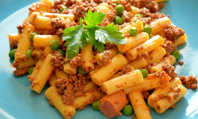 Receita de Macarrão com carne moída e molho de tomate