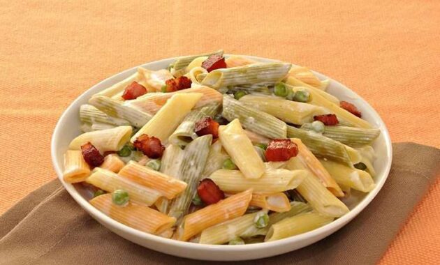 Receita de Macarrão penne com molho branco