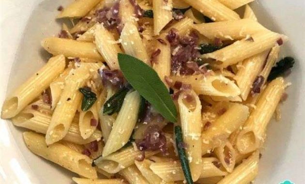 Receita de Macarrão penne na manteiga com sálvia (sem glúten)