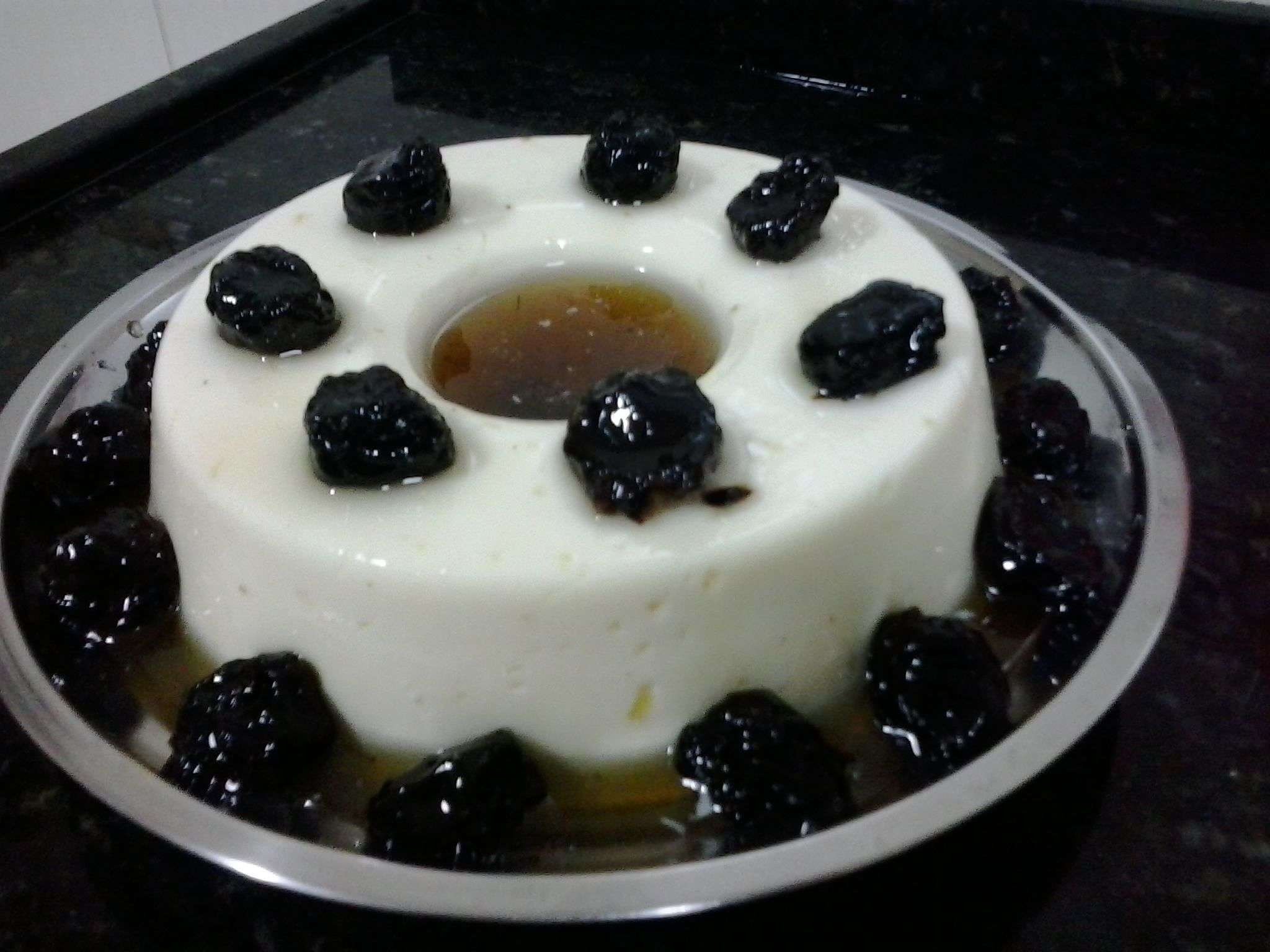 Receita de Manjar de coco com calda de ameixa