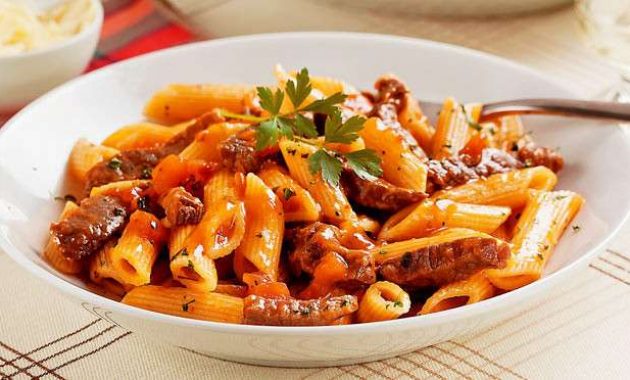 Receita de Penne com tiras de carne