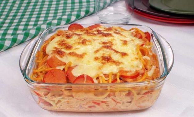 Receita de Receita de macarrão cremoso com salsicha