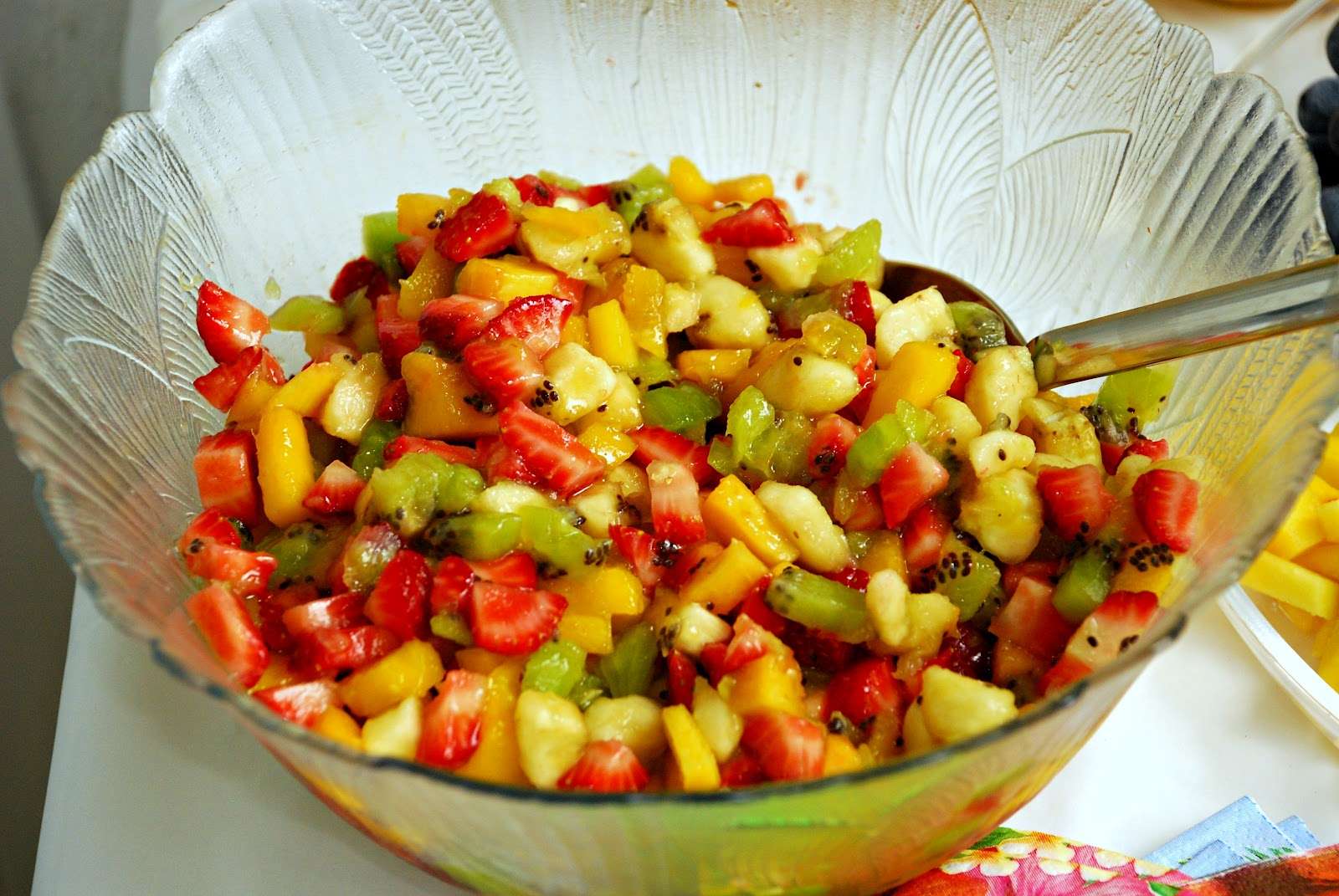 Receita de Salada tropical com frutas e legumes