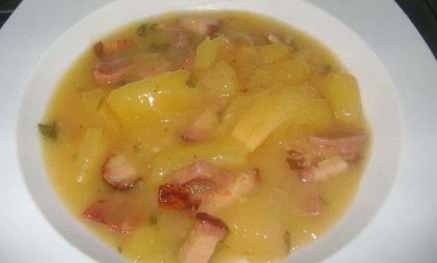 Receita de Sopa de Mandioca com Linguiça Calabresa Defumada