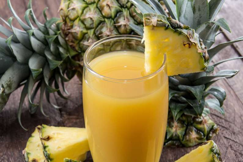 Receita de Suco de Abacaxi com Acafrão-da-Terra e Leite de Coco