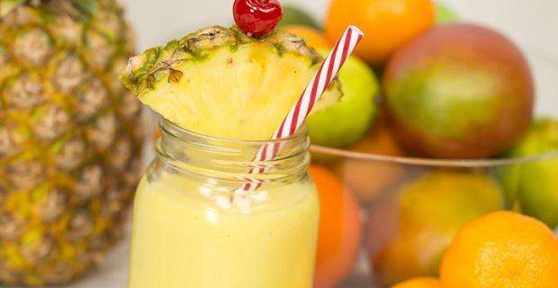 Receita de suco de abacaxi com morango, biomassa e quinoa