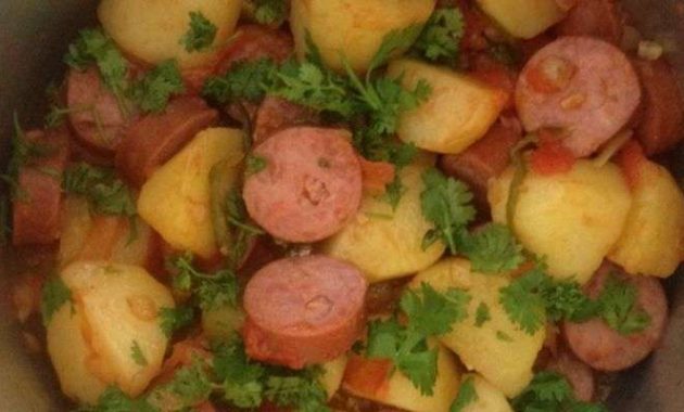 Receita de Calabresa com batata na panela de pressão