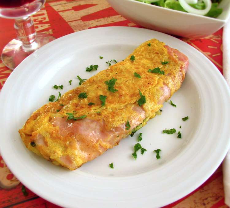 Receita de Omelete de fiambre e queijo para Almoço Simples