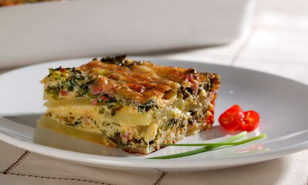 Receita de Omelete de forno com batata e linguiça
