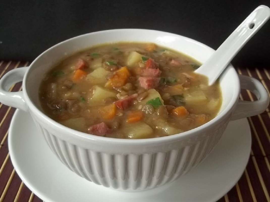 Receita de Sopa de Lentilha com Linguiça Calabresa
