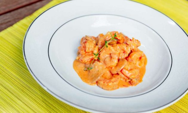 Receita de Strogonoff de Camarão com Requeijão