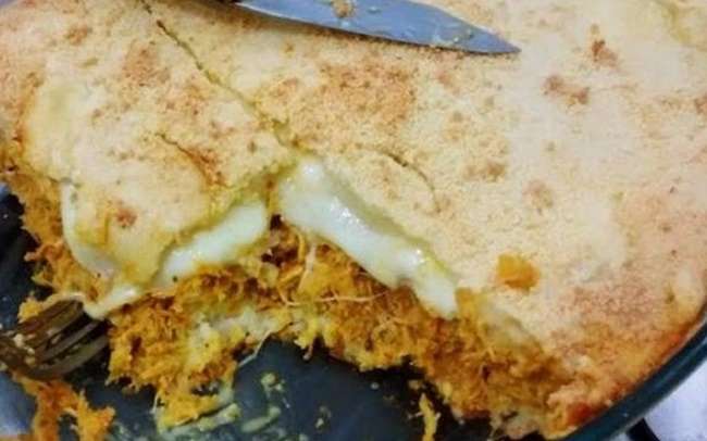 Receita de Torta de Frango com Requeijão de Liquidificador Rápido