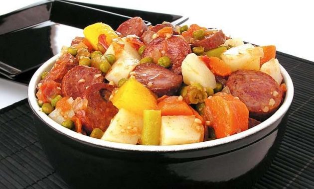 Receita de refogado de calabresa com legumes