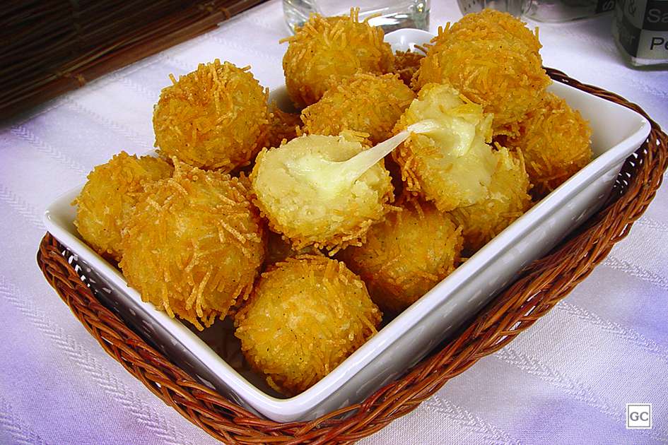 Receita de Bolinha de queijo com cabelo de anjo