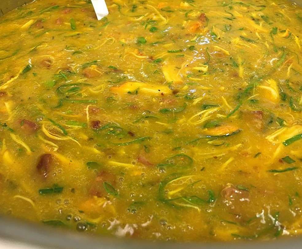 Receita de Caldo de Frango e Calabresa da Sogra